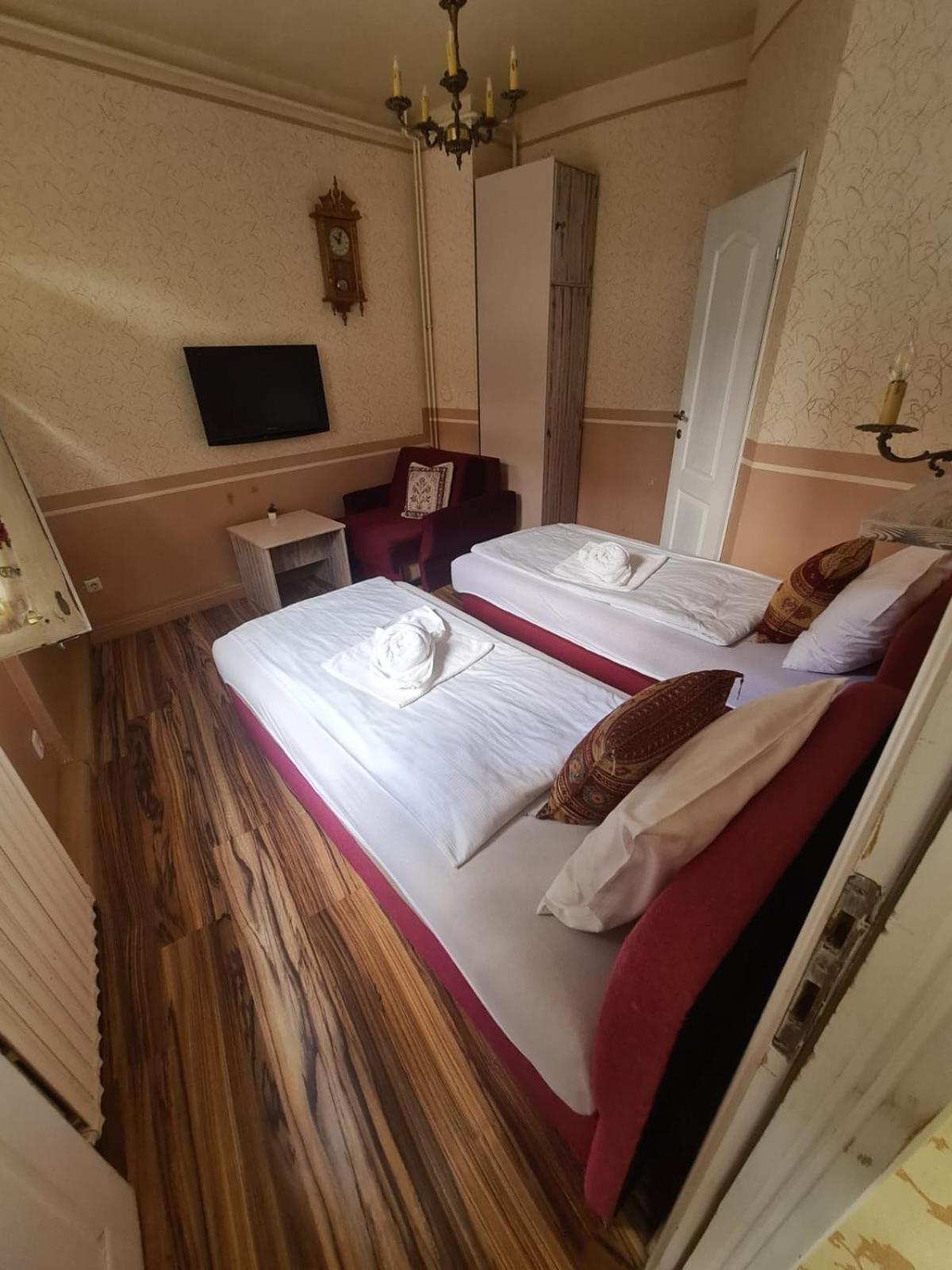 Guesthouse Nia Deluxe Sarajevo Esterno foto