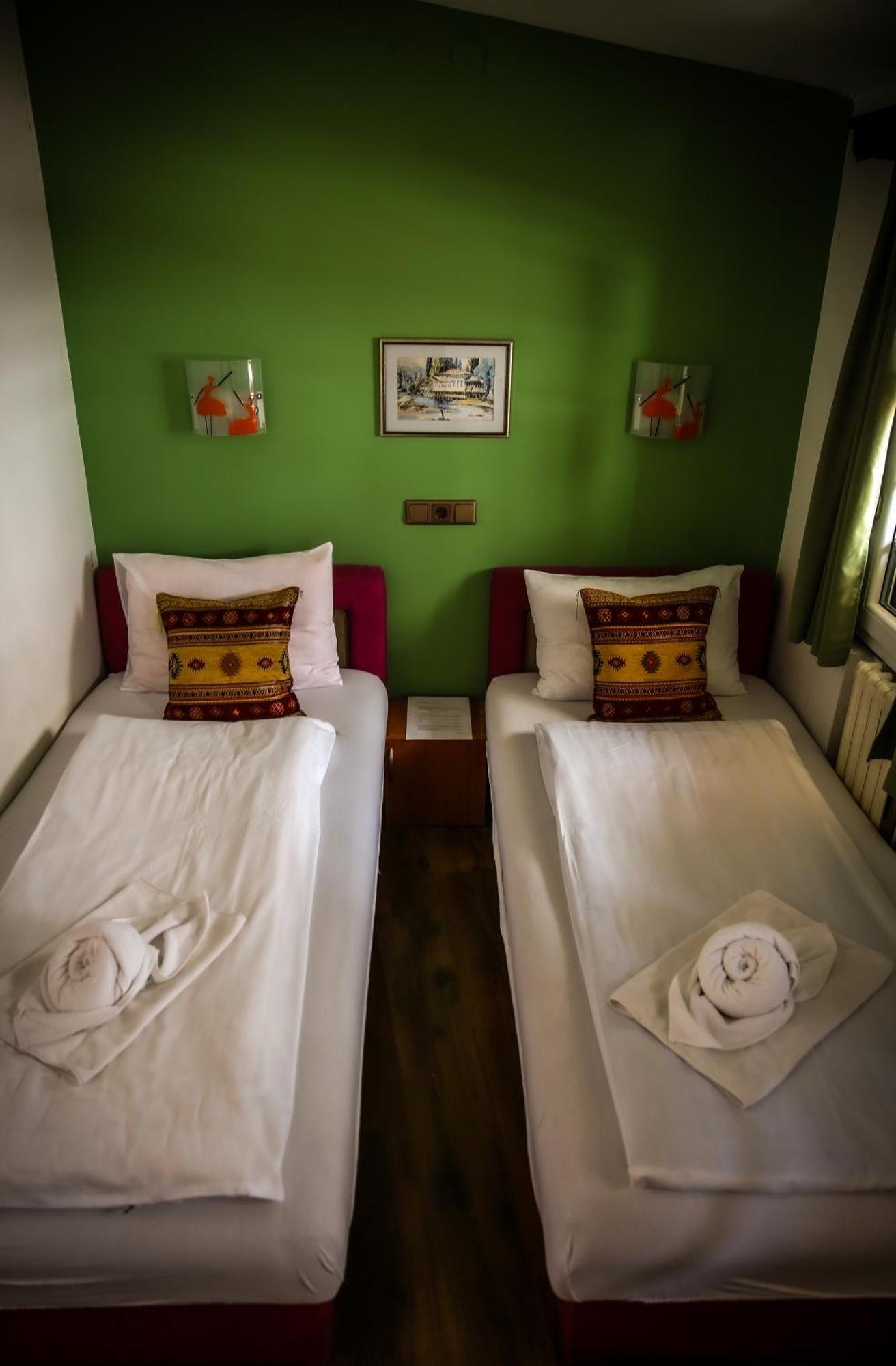 Guesthouse Nia Deluxe Sarajevo Esterno foto