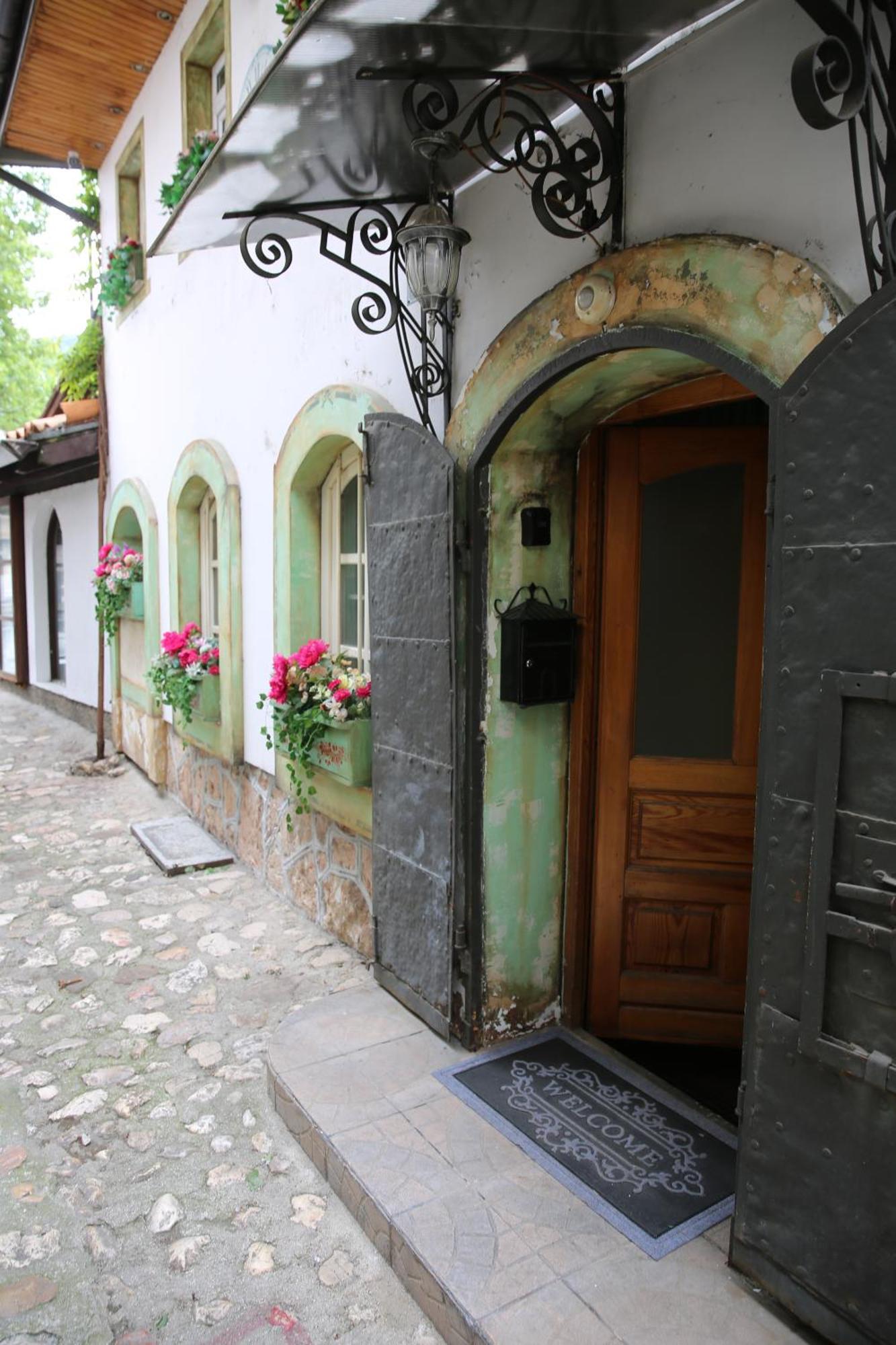 Guesthouse Nia Deluxe Sarajevo Esterno foto